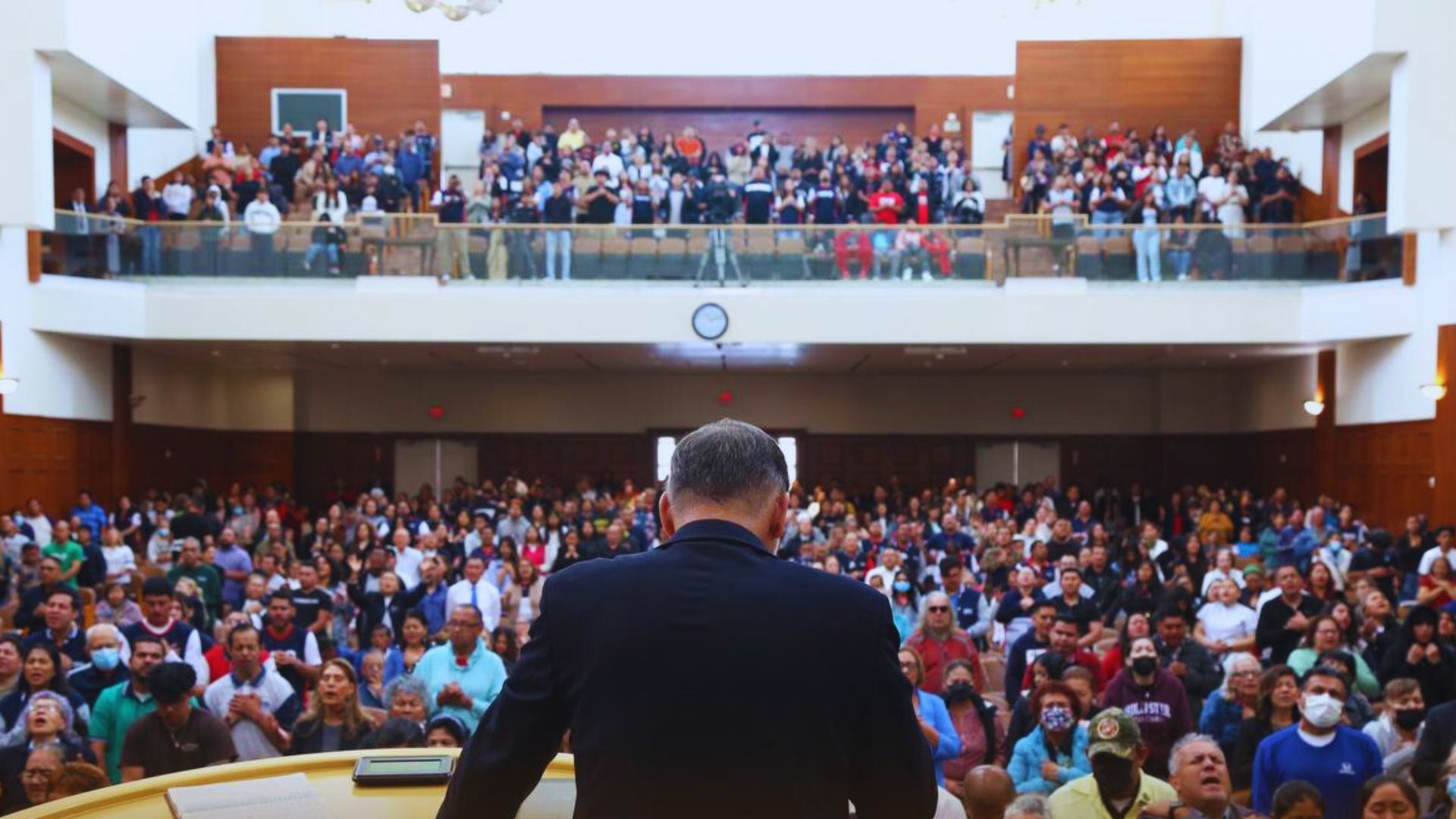 Fíjense en esta palabra que muestra cómo el Espíritu Santo obra el milagro de la transformación.